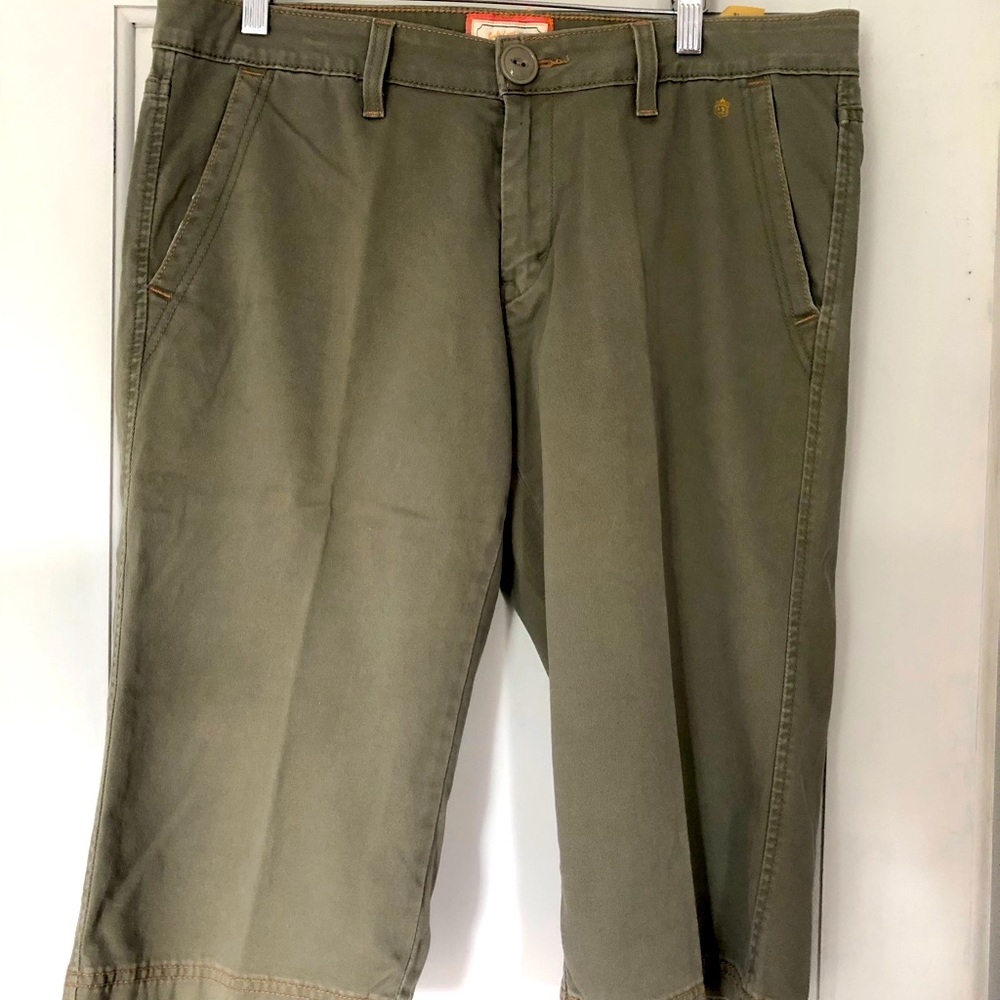 Levi vintage, women’s‎ Bermuda shorts. Size 12, green. Rare . Orange stitching